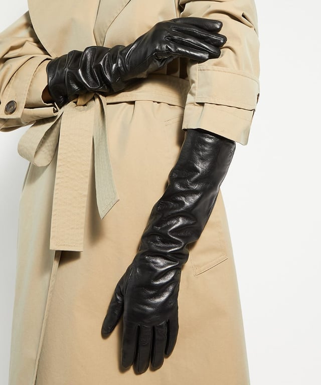 Embrace elegance this winter with Impressive. Crafted from the finest leather, these gloves feature sophisticated ruched details at the inner wrist, ensuring you stay chic and warm throughout the season. The extended length offers additional coverage, making them as practical as they are stylish.