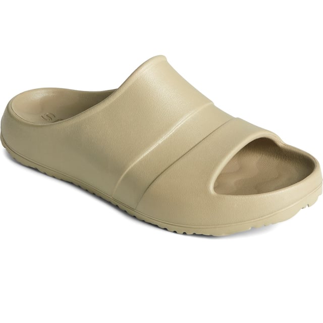 With zero water absorption and unbeatable comfort, this lightweight, one-piece slide sandal is unlike any other. From the dock to the streets, rock the Float Slide anywhere.