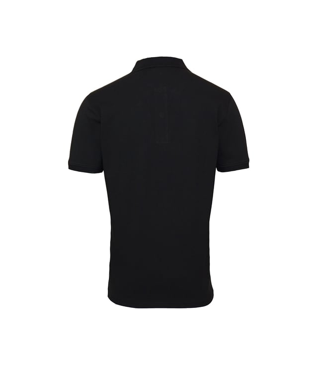 Schönes Poloshirt von US Polo ASSN. Dieses Basic-Poloshirt wurde aus Baumwolle mit einem kleinen Anteil an Elastan gefertigt. Dezente Pololasche auf der linken Brust und kontrastierende, gerippte Bündchen.