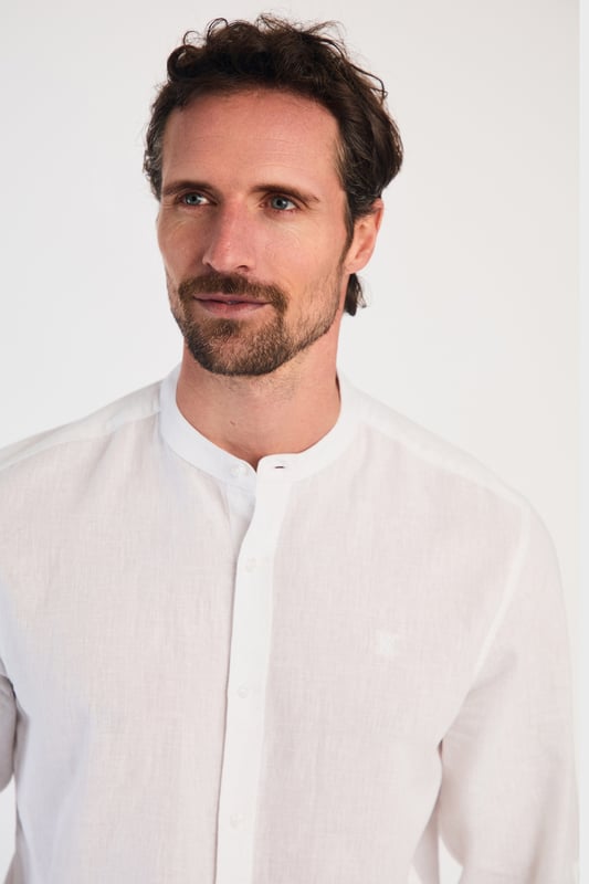 Upgrade your wardrobe with this long-sleeved linen shirt from Nines by Kensington Eastside. Made from a breathable blend of linen and cotton, this shirt features a grandad collar and button fastening. Perfect for casual and formal occasions, this machine-washable shirt is a versatile addition to any wardrobe.