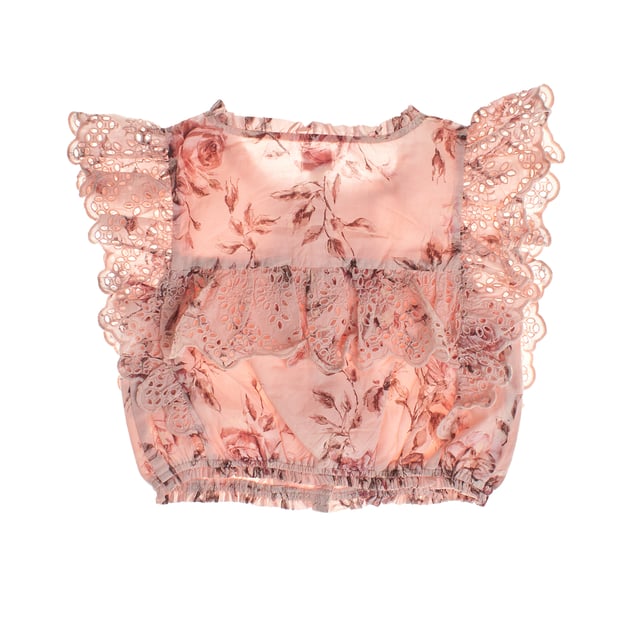 This girl's T-shirt features a romantic and charming style, with a delicate floral design throughout the fabric.

 Lace ruffles on the shoulders add volume and texture, creating a striking, feminine silhouette.

 The front closure with small buttons adds a classic and detailed touch, while the elasticated bottom ensures a comfortable and flattering fit for little ones.

 This top is perfect for pairing with other casual outfits, offering a mix of vintage and modern style in one garment.
 Composition: Exterior: 100% Cotton; Interior: 100% Cotton; Embroidery: 100% Polyester
 Care:
- Machine wash cold.
 - Use similar colors in the wash.
 - Avoid the use of bleaches.
 - Dry at low temperature in the dryer.
 - Iron at low temperature.
 - Do not dry clean.