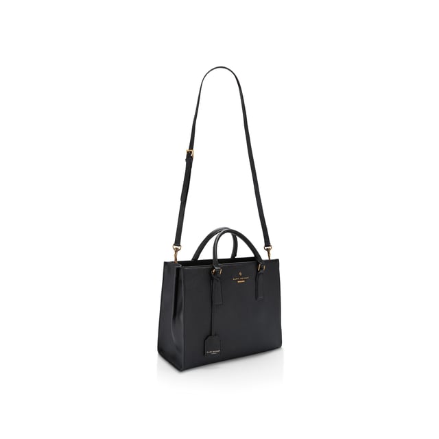 This Kurt Geiger Highgate Tote is crafted from a black Saffiano leather meaning it can withstand scratches and is suitable for regular outdoor use.The front of the bag features antiqued brass branding with micro eagle head emblem. Dimensions: 25cm (H), 34cm (L), 15 cm (D). Strap length: 124cm.