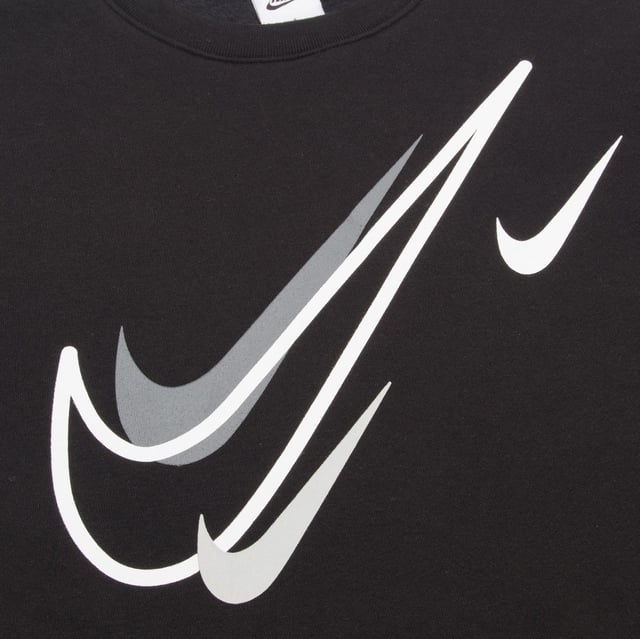 Crew Neck Top, Sportswear Multi Swoosh Graphic.
Ribbed Neckline, hem and Cuffs.
Elasticated Waist
Concealed draw cord Cuffed Joggers.
2 Side Pockets, 2 Cargo Flat Pockets Secured with Pressed Buttons.
Soft and Comfortable Feel Fabric.