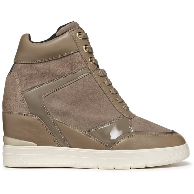 Maurica is a lace-up sneaker for women with a built-in wedge that delivers well-being and comfort as you walk. Crafted from suede and supple nappa, it taps into an active aesthetic and is bound to bring modern dynamism to urban-casual dressing.