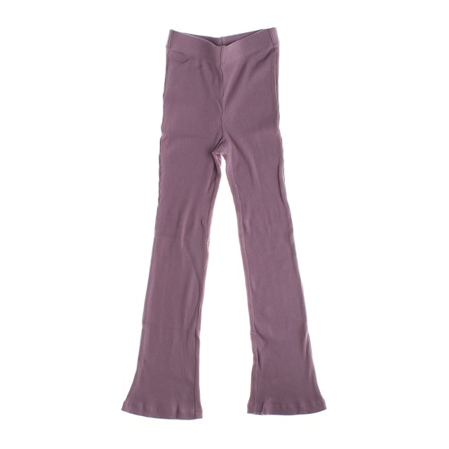 Ausgestellte Mädchen-Leggings aus weichem Rippstoff, die Komfort und modernen Stil vereinen.

 Diese Leggings liegen oben eng an und fallen ab den Knien weit aus, wodurch ein stilvoller ausgestellter Effekt entsteht.

 Der Stretchstoff sorgt für Bewegungsfreiheit, während der elastische Bund für einen bequemen und sicheren Sitz sorgt.

 Diese Leggings eignen sich ideal für einen lässigen Look oder zur Kombination mit formelleren Outfits und sind eine vielseitige und moderne Option für jeden Anlass.
 Komposition: 94 % Baumwolle, 6 % Elasthan
 Pflege:
- Maschinenwäsche kalt.
 - Verwenden Sie beim Waschen ähnliche Farben.
 - Vermeiden Sie die Verwendung von Bleichmitteln.
 - Bei niedriger Temperatur im Trockner trocknen.
 - Kein Bügeln.
 - Reinige chemisch nicht.