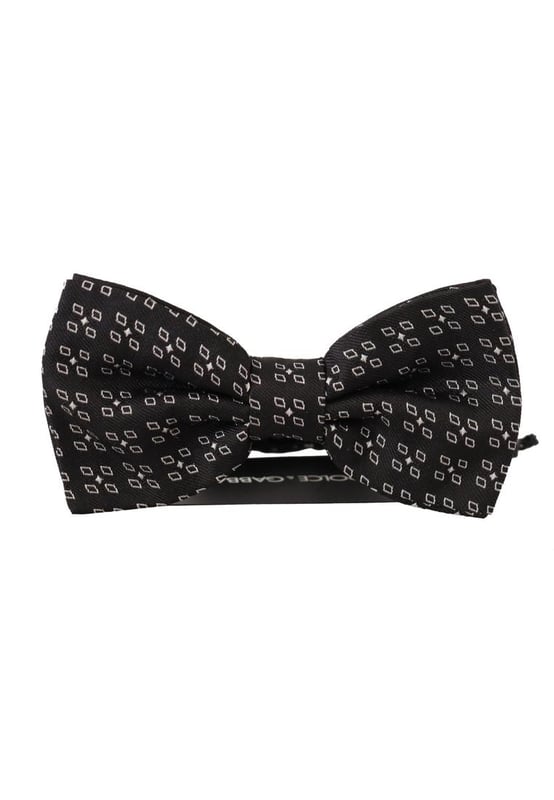 Stunning Dolce & Gabbana silk bow tie
  Black and white polka dot design
  Made from 100% silk
  Adjustable length neck strap
  Made in Italy
  Width: 6cm
Material: 100% Silk