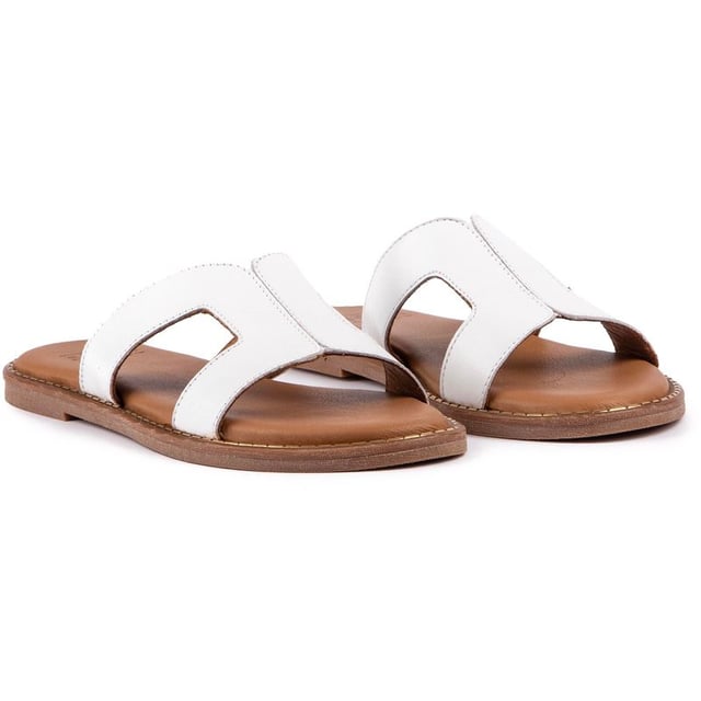 The Sole Noor Slides Are A Summer Staple Not To Be Missed. Simple And Fresh, These White Leather Slides Have An Aesthetic Silhouette And Comfortable Leather Footbed For All-day Comfy Wear And Stylish Looks.