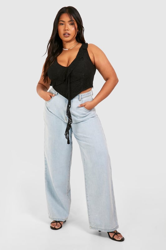 Update your wardrobe with this plus size bodysuit from our dedicated curve range. A form fitting, curve enhancing style with a press-stud fastening, this piece can be dressed up or down, depending on the vibe. Team with coated jeans and statement heels for date night plans, or pair with tailored trousers for a brunch date with your bestie. For an instant fresh 'fit, a plus size black bodysuit is perfect to replace your go-to t shirts. Got a date night planned? Team a dreamy plus size lace bodysuit with a leather skirt and standout heels.Style: BodysuitFabric: LaceSleeve Length: Sleeveless