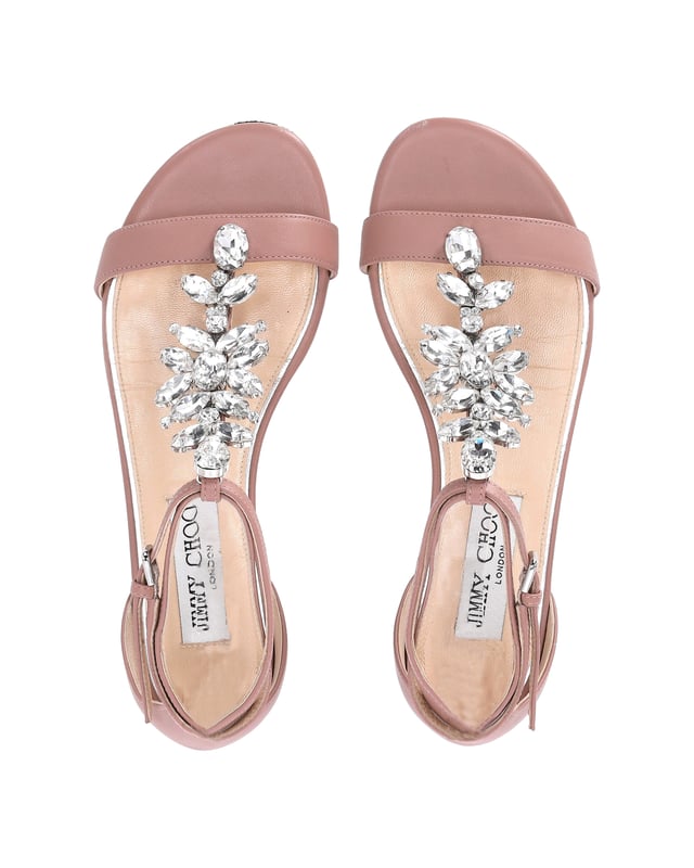 VINTAGE, RRP AS NEW
Show off your glamorous side with the Jimmy Choo Crystal Embellished T-strap Flat Sandals. Featuring a comfortable flat design and elegant crystal embellishment, these sandals make the perfect staple piece to any outfit. It has an open toe design with a double-wrapped buckle ankle strap fastening.

Jimmy Choo Crystal Embellished T-strap Flat Sandals in Pink Leather
Condition: Very good
Sign of wear: Moderate wear on the soles, light wear on the insoles
Material: Leather
Color: Pink
Size: EU35 / UK2 / US5
SKU: 280951