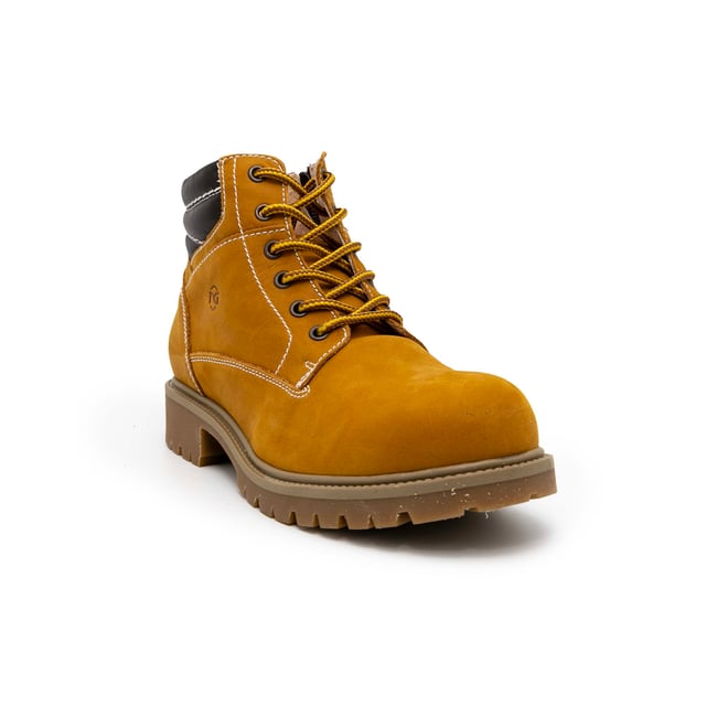 Especificaciones: Bota para niño confeccionada en ante con costuras en contraste, cierre con cordones y cremallera lateral y logo estampado en caliente en el lateral Parte superior: Piel Altura: 10 cm superior Tipo de suela: Suela con tacón de bloque de 3 cm Calzado Nero Giardini todos son MADE IN ITALIA