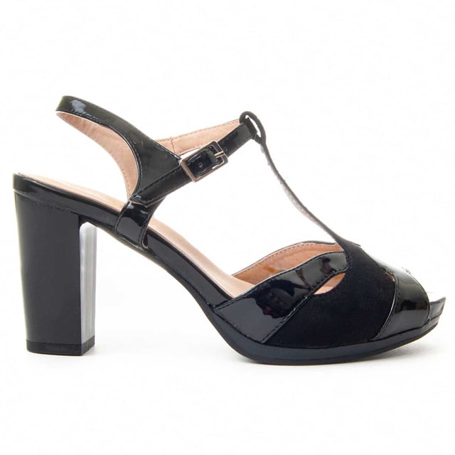 Dames hoge hakken. Comfortabele pasvorm. Gevoerde binnenzool. Antislipzool. Versterkte stiksels. Gefabriceerd door andere merken voor ons merk. Ongeveer afmetingen: 7 cm hak en 2 cm plateau.