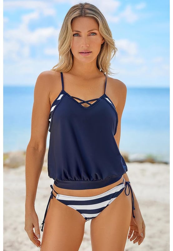 Stijlvolle en trendy tankini  
Gemaakt van kwaliteitsmaterialen  
Comfortabele en flatterende pasvorm  
Uniek patchworkontwerp met strepen  
Geschikt voor verschillende gelegenheden  
Veelzijdig en gemakkelijk te stylen