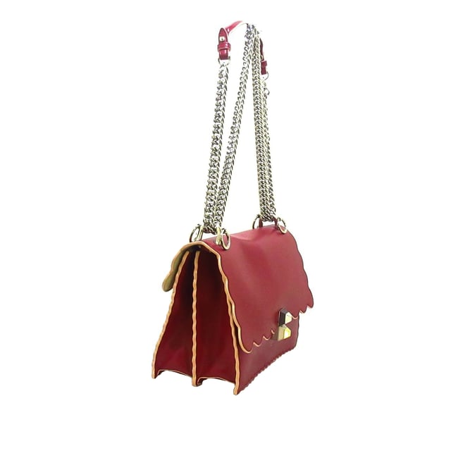 Fendi kan sales i red