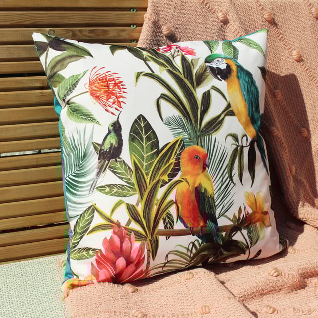 Create a striking display in your home with this Parrots cushion. This vibrant design is not one to miss in any outdoor space or garden.