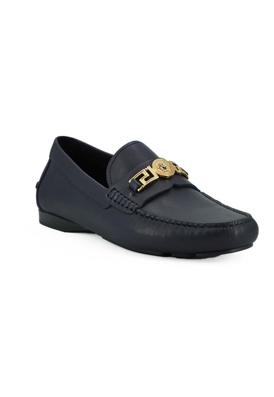 Mocasines De Cuero Azul Marino Medusa Hardware A estrenar con caja etiquetas y bolsa para el polvo.
Zapatos mocasines para hombre 100% autenticos de Versace.
Modelo: Driver 1009707.
D1VS 1U04V.
Color: Azul marino.
Material: 100% piel de becerro.
Herrajes metalicos dorados con detalles de Medu.