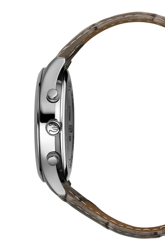 Dieser Orphelia Regal Chronograph für Damen ist die perfekte Uhr zum Tragen oder Verschenken. Ihr silbernes, rundes 38-mm-Gehäuse in Kombination mit dem bequemen grauen Lederarmband sorgt dafür, dass Sie diese atemberaubende Uhr ohne Kompromisse genießen können. Angetrieben von einem hochwertigen Quarzwerk und wasserdicht bis 5 Bar, tickt Ihre Uhr endlos. MODERNES LUXUSDESIGN: Dieser Orphelia Regal Chronograph mit japanischem Miyota-Quarzwerk verfügt über eine Datumsanzeige. Das Zifferblatt ist mit wunderschönen Steinen mit römischen Ziffern besetzt. Einige zusätzliche Features sind eine 24-Stunden-Anzeige und Leuchtzeiger. Diese Uhr verleiht Ihnen einen luxuriösen Look. PREMIUM-QUALITÄT: Durch die Verwendung hochwertiger Materialien – Glas: Mineralglas, Gehäusematerial: Edelstahl, Armbandmaterial: Krokodilgeprägtes Leder – Wasserdicht: 5 Bar KOMPAKTE GRÖSSE: Gehäusedurchmesser: 38 mm, Höhe: 10 mm, Armbandlänge: 22 cm, Breite: 17 mm. Durch diese praktische handliche Größe ist die Uhr absolut alltagstauglich-Gewicht: 44 g
