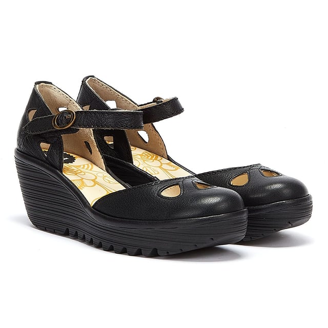 The Yuna from Fly London is a platform sandal with elevated heel. Features include premium materials, drop-shaped cut outs, and a round buckle fastening. Complete with signature Fly London branding.
