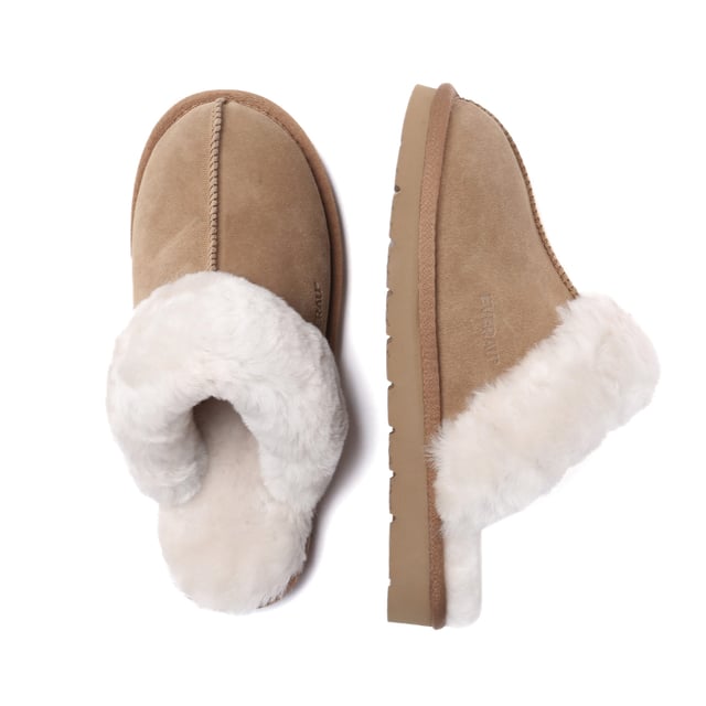 EVER AU Zapatillas de mujer -RAVEN Este diseño clásico sin cordones con gamuza suave y piel de oveja es perfecto para alguien que busca un lujo más discreto en casa. La suela de espuma gruesa no se desgastará y lo mantendrá cómodo todo el día. Especificación: Parte superior de gamuza Forro de lana de piel de oveja Plantilla de lana de piel de oveja suave Suela Eva Tecnologías: Parte superior resistente al agua Suela ligera