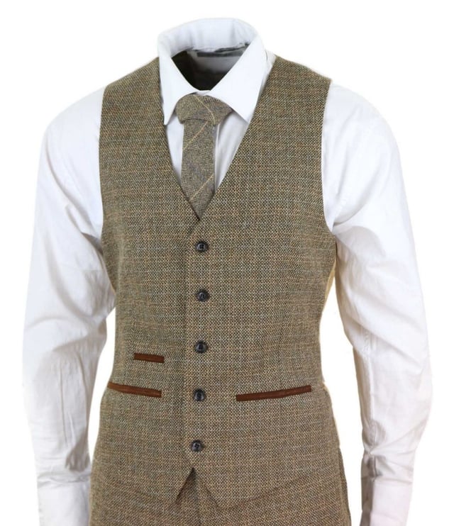 Max out on Tweed and Check with this three piece suit, A timeless design with both vintage appeal and practicality. Created using a Tweed weave of rich wool mix material and brown piped velvet pocket trimmings, this suit will keep you well insulated and will successfully stand the test of time. Ideal for country barn weddings, proms, parties and much more