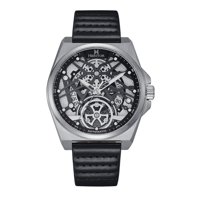 Gehäuse aus chirurgischem 316L-Edelstahl, Seiko NH35-Automatikwerk mit Rubinen besetzt, Rubinlager: 24 Steine, 28 Stunden Gangreserve, Schläge pro Stunde (BPH): 21.600/Stunde, saphirbeschichtetes Mineralglas, skelettiertes Zifferblatt, Beobachtungsgehäuse auf der Rückseite Sehen Sie sich das Uhrwerk an, Armband aus echtem Leder, Schließe aus Edelstahl mit Logogravur, Leuchtzeiger, Leuchtmarkierungen, Datumsanzeige, Gehäusedurchmesser 44 mm, Handgelenkumfang 195–245 mm, 5 ATM Wasserdichtigkeit.