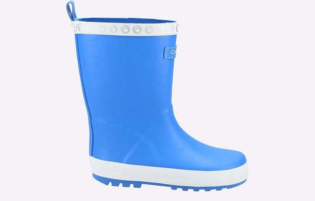 Gorgeous wellington for juniors who are looking for a splash of colour in their wardrobe! Fully rubber upper with memory foam footbed for extra comfort whilst splashing in those puddles!
- Colourful printed rubber upper- Textile lined with removable memory foam insole- Rubber traction sole unit with chunky cleated heel