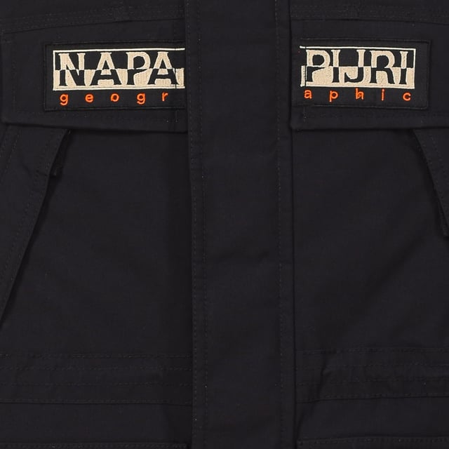 Napapijri jacket with hood.
 Color Black
 Jacket with half zip closure.
 Logo patch on the sleeve.
 Elastic cuffs and hem.
 Seams seen in tone.
 Brand name on the front.

 Composition: 100% Polyester

 Wash maximum at 30ºC.
 - Do not iron.
 - Allows you to use dryer.
 - Do not use bleach.
 - Does not support dry cleaning.
 Composition: 100% polyester
 Care:
Wash maximum at 30ºC.
 - Do not iron.
 - Allows you to use a dryer.
 - Do not use bleach.
 - Does not support dry cleaning.
