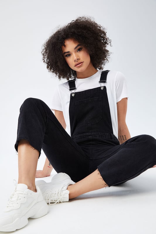 Cute and cas' our& Dixie Dungaree is a classic! Featuring front and back pockets, this straight leg dungaree deserves a place in every wardrobe! Model is 5'9.5 and wears size 8.