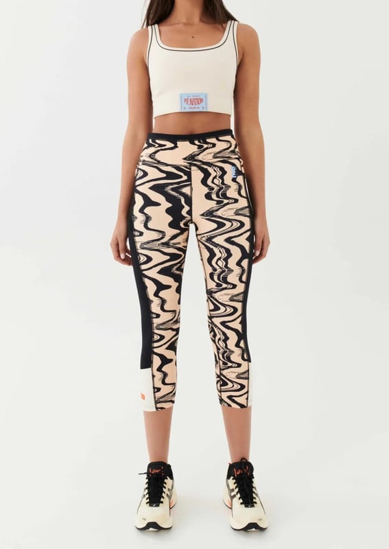 High rise 3/4 length leggings. Contrast mesh pockets & internal functional drawcord. P.E Nation flat rubber print on hip & thigh