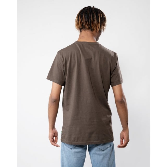 Short-sleeved t-shirt in a sustainable jersey knit that combines the softness of organic cotton with the functionality and durability of recycled polyester. Wicks away moisture and dries quickly, making it extra comfortable in warm climates. Round neckline and printed with the Fjällräven logo on the front.
&nbsp;
