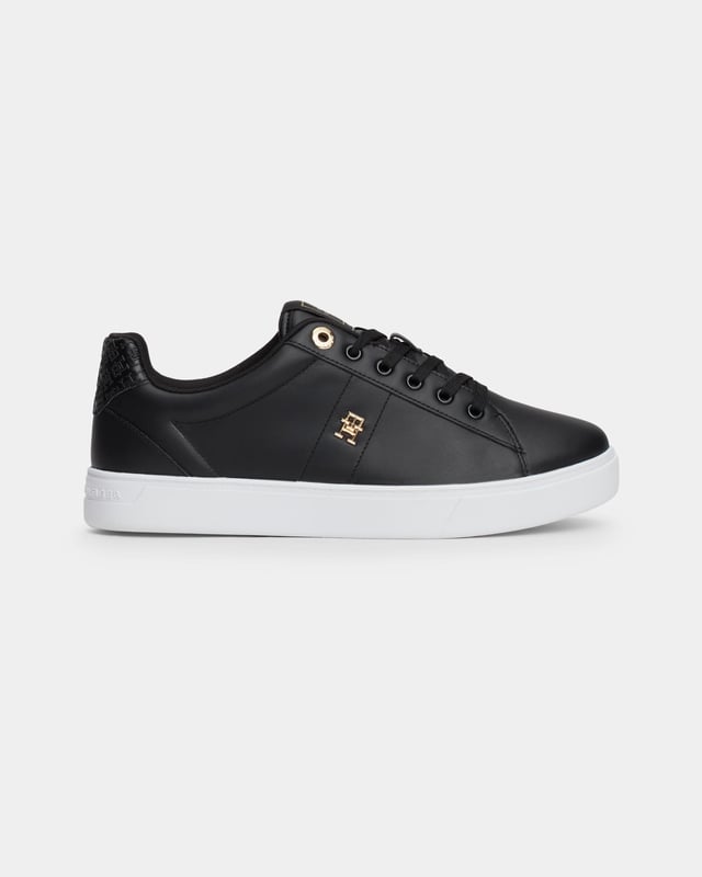 Athleisure style gets an elevated twist with these leather trainers, sporting contrast heels with embossed TH monogram detailing.
 
Highlights
• Leather upper
• Polyester lining
• Polyurethane and thermoplastic rubber removable insock
• Rubber outsole
• Repeat TH monogram embossed panel on heel
• TH monogram plaque on side
• Tommy Hilfiger branding
 
Shape & fit
• Low-top
• Lace-up
• Round toe
 
Composition & care
• 100% leather
 
FW0FW07999