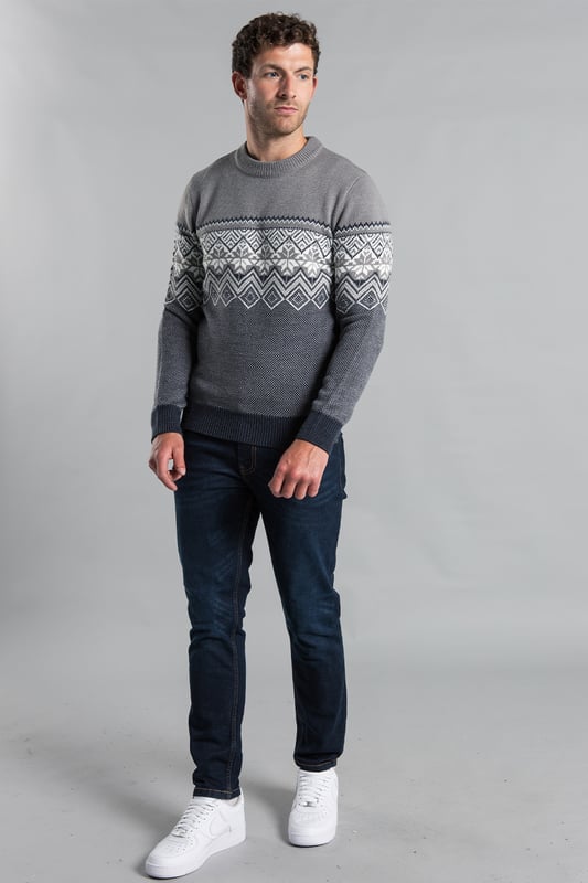 This crew neck jacquard jumper from Kensington Eastside is a season favourite. Designed in a colour block, jacquard print, this jumper features a crew neck and ribbed elasticated neck, waistband and cuffs. Machine washable to ensure easy care.