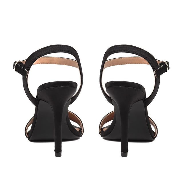 Strut into style with satin elegance. Classic cut meets undeniable allure, creating sandals that are always on the guest list. Crafted with full leather linings, our KINSLEY stiletto sandals combine cushioned comfort with timeless tailoring. Every party deserves a touch of timeless glamour.