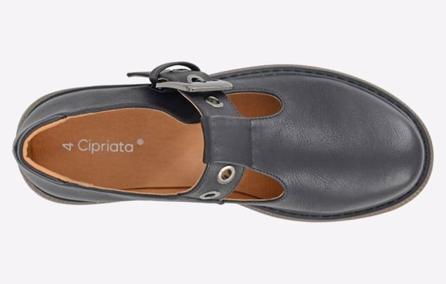 A stylish option when it comes to classic style, Cipriata deliver these Cira women's shoes with a classic t-bar design and buckle fastening.
- PU
- Buckle fastening
- TPR Sole