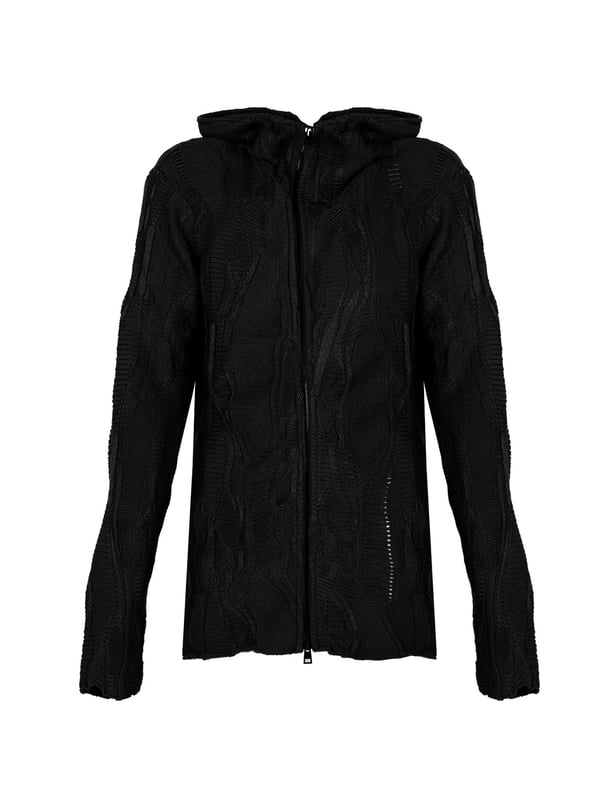 De uniforme kleur van deze trui maakt hem zeer universeel en past bij veel outfits, zowel voor dagelijks gebruik als voor elegantere gelegenheden, waardoor het een onmisbaar kledingstuk is.

Een trui die zwaar versierd is met stiksels is een waar kunstwerk dat de aandacht op zich vestigt en karakter toevoegt aan elke outfitcombinatie, terwijl de zorgvuldig uitgevoerde details de hoogste kwaliteit van vakmanschap laten zien.

Een trui met ritssluiting is een praktische oplossing die je snel en gemakkelijk kunt aantrekken en waarmee je ook de warmte kunt regelen, wat vooral handig is op koelere dagen.

Een capuchontrui is de perfecte keuze voor winderige en koude dagen, beschermt het hoofd tegen de kou en geeft een sportief, zorgeloos karakter, waardoor het een uitstekende keuze is voor elke gelegenheid.

Gemaakt in Italië, wat de hoogste kwaliteit van materialen en precisie van afwerking garandeert en ook prestige en de zekerheid geeft dat je een product draagt uit een land dat bekend staat om zijn uitstekende vakmanschap en mode.