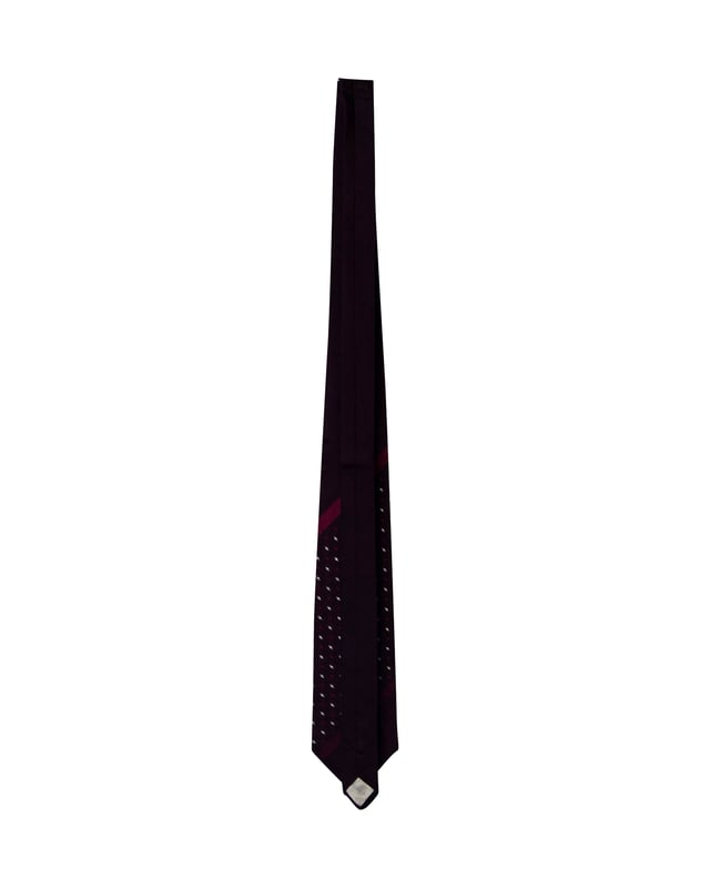 VINTAGE, RRP AS NEW
This tie from Versace is what every man needs to have. Made from quality silk, it features a multicolor pattern all over it. At the back, it has a brand label keeper loop. This purple tie is sure to add charm to your suit and is perfect for all formal events.




Versace Patterned Tie in Purple Silk
Condition: excellent
Material: silk
Size: one size
Sign of wear: No
SKU: 196375