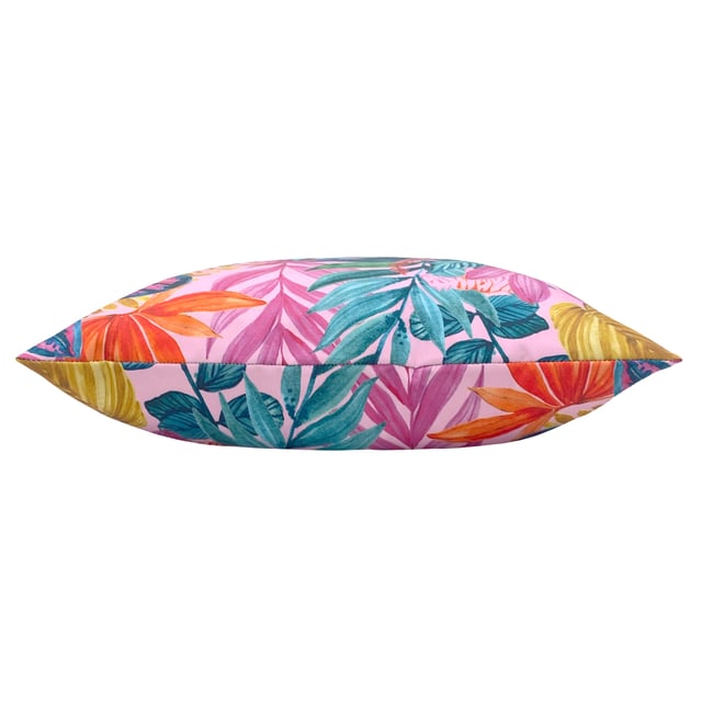 This colourful masterpiece is a tropical delight with vibrant corals and greens. This fully reversible cushion will instantly freshen up your outdoor space.