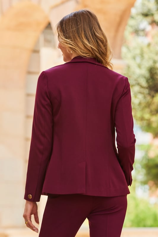 Your new go-to
Flattering shawl collar and single-breasted fit
Gold button fastening for a luxe touch
It'll take you from work to weekend
Create a cool suit with the matching trousers
Throw it over jeans and a nice top
Corsage sold seperately