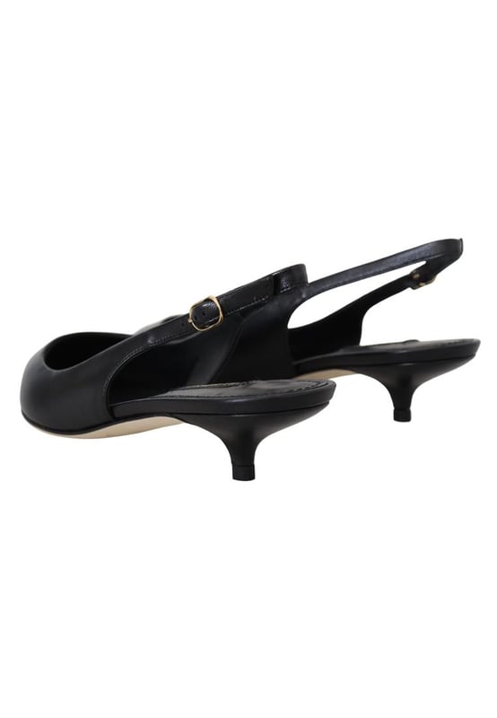 Preciosos Zapatos De Tacon Destalonados De Cuero Preciosos zapatos nuevos con etiquetas 100% autenticos de Dolce & Gabbana..
Modelo: Zapatos de tacon destalonados.
Color: Negro.
Cierre de hebilla.
Suela inferior de cuero.
Detalles del logotipo.
Fabricado en Italia.
Material: 100% cuero.