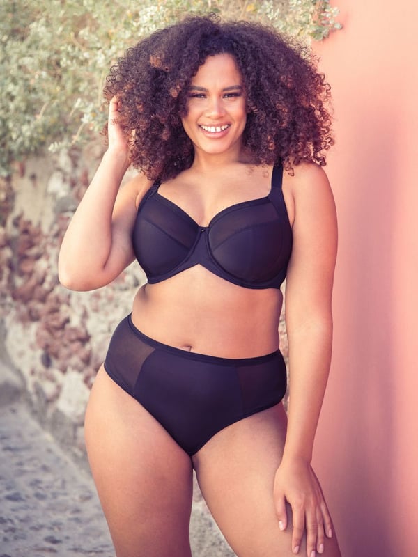 Curvy Kate Wonderfully Full Cup Bra. With side support, anchored straps and stretch mesh upper cup panels for total support. The product is recommended for hand wash only.