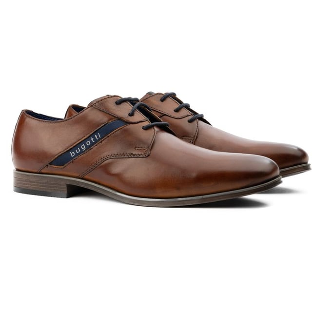 Zapatos Derby para hombre con el logotipo de Bugatti en color tostado, fabricados en piel y suela de PVC. Incluyen: marca en el lateral, plantilla acolchada, lengüeta con la marca y parte superior de piel.