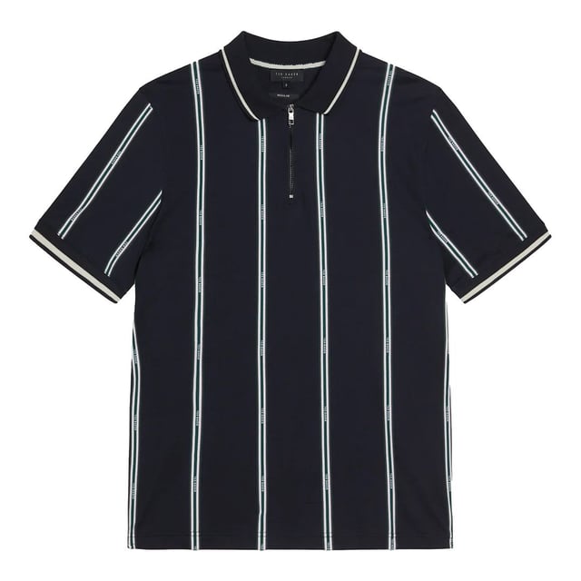 Polo Ted Baker Sisons de rayas marineras para hombre: un básico de armario atemporal y versátil que combina sin esfuerzo la elegancia clásica con el estilo contemporáneo. Eleva tu atuendo informal con este polo, adornado con sofisticadas rayas marineras y con la impecable confección característica de Ted Baker.

Características principales:

 Rayas de inspiración náutica:  El polo Sisons luce un refinado estampado de rayas marineras y blancas, que recuerda al estilo náutico atemporal. Este diseño clásico añade un toque de sofisticación, convirtiéndolo en una opción versátil para diversas ocasiones.

 Confección en algodón de primera calidad:  Confeccionado con algodón de alta calidad, el polo Sisons ofrece un tacto suave y cómodo sobre la piel. El tejido transpirable garantiza un confort óptimo, por lo que resulta adecuado tanto para salidas informales como para eventos más elegantes.

 Logotipo Ted Baker bordado:  Busca el logotipo Ted Baker bordado, una marca de calidad y sofisticación discretamente colocada en el pecho. Este emblema añade un toque de refinamiento sin eclipsar el diseño atemporal de la camisa.

 Corte entallado:  Diseñado con un corte entallado, el polo Sisons complementa su físico al tiempo que garantiza su comodidad. El corte equilibrado realza su aspecto general, convirtiéndolo en una elección versátil para diversos tipos de cuerpo.