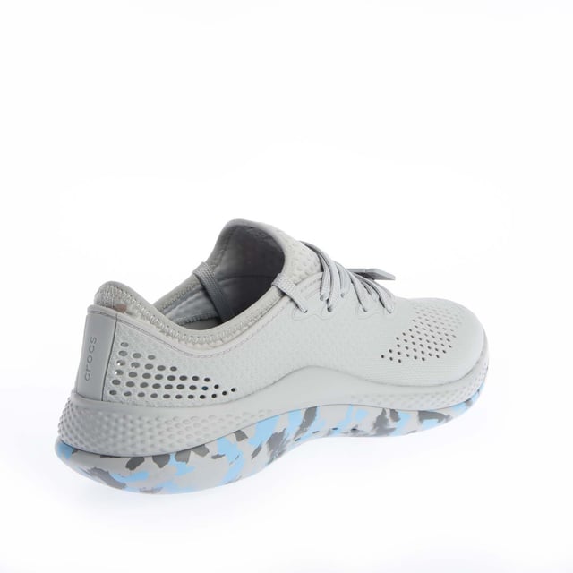 Heren Crocs LiteRide 360 Pacer Trainers in de kleur grijs.- Dynamisch ademend Matlite™ Motion bovenwerk.- Inclusief twee Jibbitz™ veterbedels "Litein en "Ridein.- Gebreide stof.- Druk en warmte toegewezen aan de voet om je ondersteuning en ademend vermogen te geven waar je voeten het het meest nodig hebben.- 360 graden LiteRide™ schuim onder de voet dat superzacht, ongelooflijk licht en buitengewoon veerkrachtig is.- LiteRide™: Revolutionair. Ingekorte zachtheid. Innovatief comfort.- Rubberen buitenzool.- Ref: 2076320ZU