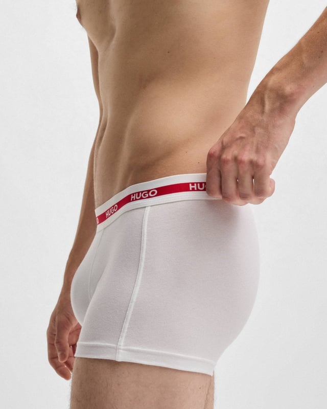 Three pairs of logo-waistband trunks by HUGO. Each regular-rise pair is crafted for maximum comfort in super-soft stretch jersey.

Packaging: Box
Exposed waistband
Regular rise

95% Cotton, 5% Elastane, Waistband: 58% Polyamide, 29% Polyester, 13% Elastane
50492375