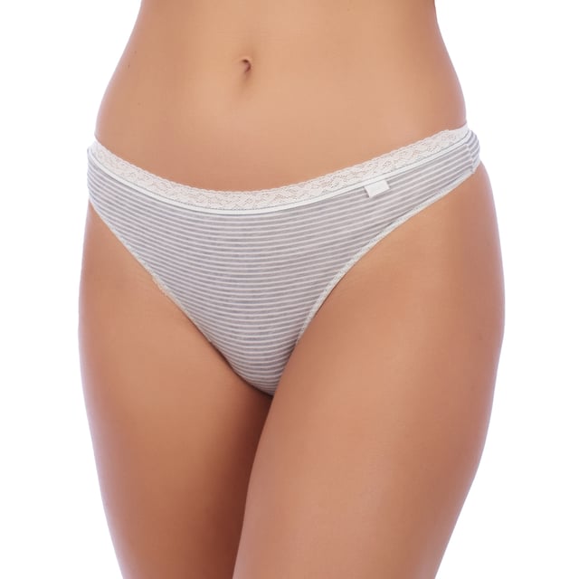 Pack de tangas para mujer confeccionadas en suave algodón, ideales para ofrecer comodidad y transpirabilidad durante todo el día.

Detalles:

- Acabado con blonda elástica en la cintura para un ajuste cómodo y femenino.
- Confección en algodón que garantiza suavidad y frescura.
- Disponibles en estampados variados, aportando estilo y versatilidad.

Perfectas para el uso diario, estas tangas combinan confort y elegancia de manera excepcional.
 Composición: 95% Algodón, 5% Elastano
 Cuidados:
- Lavar a mano o en ciclo delicado.
- Utilizar detergente suave.
- No usar lejía.
- Secar al aire.
- No planchar.