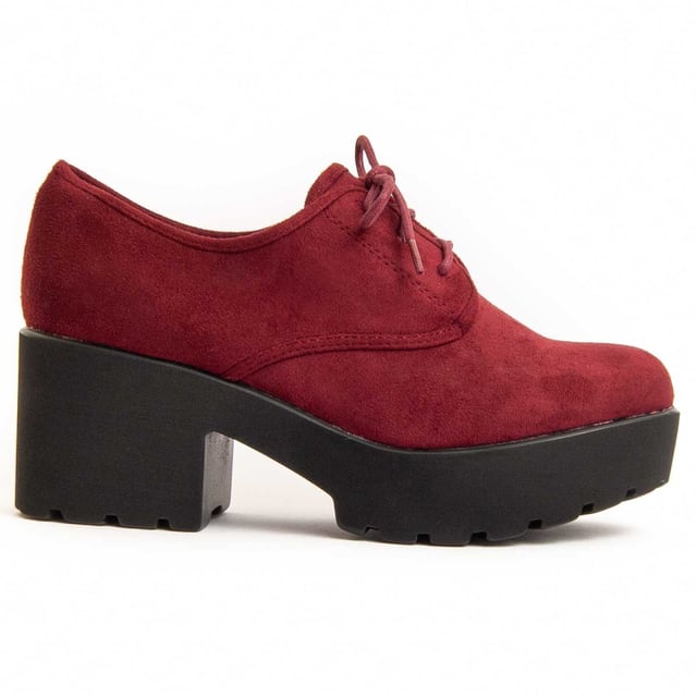 Women's casual shoe. Comfortable fit. Made from vegan materials. Manufactured by other brands for our brand. Approximate measurements: 7 cm heel and 3 cm platform.
