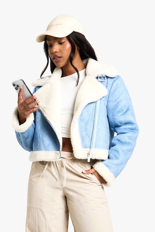 Wrap up in the latest coats and jackets and get out-there with your outerwearBreathe life into your new season layering with the latest coats and jackets from boohoo. Supersize your silhouette in a padded jacket, stick to sporty styling with a bomber, or protect yourself from the elements in a plastic raincoat. For a more luxe layering piece, faux fur coats come in fondant shades and longline duster coats give your look an androgynous edge.