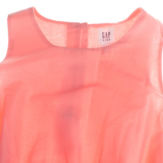 This charming little girl's dress made of soft cotton is not only cool and comfortable, but also features details that make it special. It is perfect for sunny days or special events.

 The design includes openings at the waist, which add a modern and unique touch, allowing greater ventilation and a more casual style.

 The elasticated waist ensures a comfortable and flattering fit, while the skirt, adorned with delicate floral embroidery at the hem, gives it a feminine and elegant touch.

 At the back, the dress has a button closure, making it easy to put on and adding a decorative touch.

 In addition, the dress has an internal lining, which ensures greater opacity and comfort, making the garment ideal for all day, allowing girls to move freely without sacrificing style or practicality.

 This dress is ideal to combine with sandals or sneakers, offering a cheerful and charming look for any occasion.
 Composition: Shell: 100% Cotton; Lining: 100% Polyester
 Care:
- Machine wash cold.
 - Use mild detergent.
 - Do not use a dryer.
 - Iron at low temperature.
 - Do not dry clean,