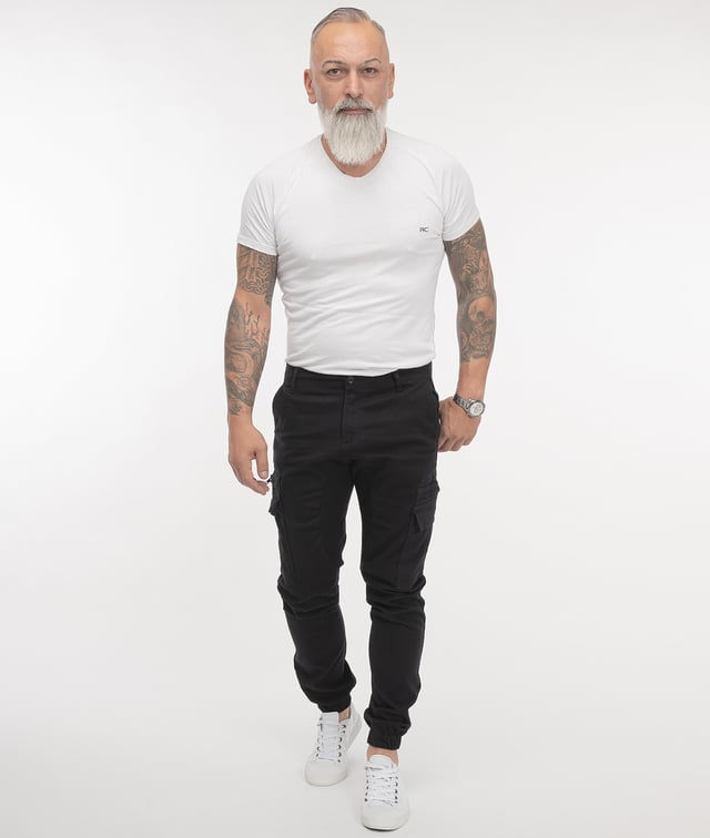 Die Chino Hosen von Rock Creek eignen sich ganz ausgezeichnet für legere Casual-Looks. Sie bieten eine angenehm weite Passform und sehen dabei auch noch richtig lässig aus. Beim gemütlichen Stadtbummel, beim Familienausflug oder in der Uni leisten die komfortablen Hosen gute Dienste. Darüber hinaus zeichnen sich die Chinos von Rock-Creek durch eine erstklassige Verarbeitung und eine hohe Qualität aus.
