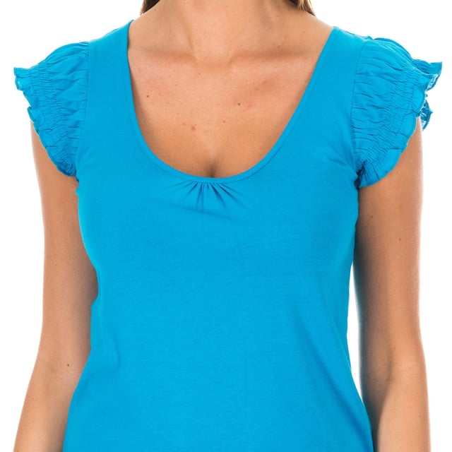 Camiseta sin mangas Armand Basi
Color Azul cian.
Escote redondo.
Tejido transpirable y elástico.
Mangas con acabado elástico.
Logo de la firma bordado en el lateral inferior.
Costuras vistas a tono.

Composición:  100% Algodón.

Instrucciones de lavado:
- Lavar máximo a 40ºC.
- Planchar a media temperatura, máx. 110ºC.
- Permite usar secadora.
- No usar lejía.
- No admite el  lavado en seco.
