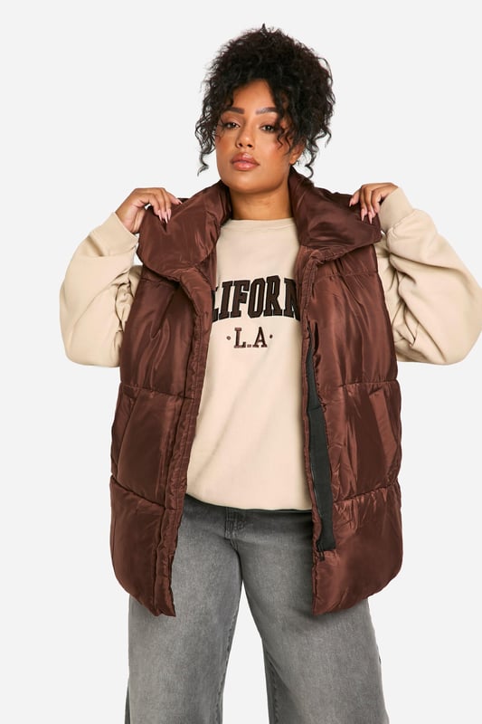Add the finishing touch to your outfit with this outerwear piece from our women's plus size coats range. A wardrobe staple that's perfect for layering, this style provides added warmth and adds an extra something to your fit. Made with added fabric for the perfect fit, this piece is a whole vibe - just throw on over your fave outfit and you're sorted. Whether you choose a plus size denim jacket or keep things cosy in winter with a plus size teddy coat we've got the hottest coats for curvy girls that are always on-trend. Style: GiletFabric: NylonLength: LonglineNeckline: CollaredSleeve Length: Sleeveless